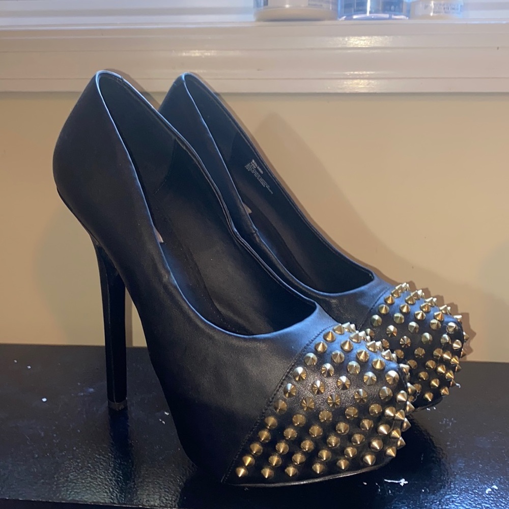 Brand new Steve Madden studded heels!